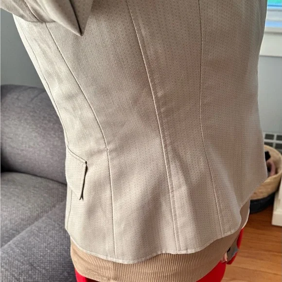 Tailored Tan Suit Jacket with 3/4 Sleeves - Picture 4 of 11